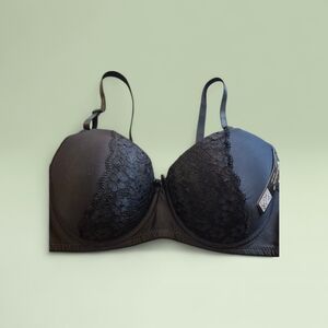 Lace-Accent Black Push-Up Bra with Smooth Cups